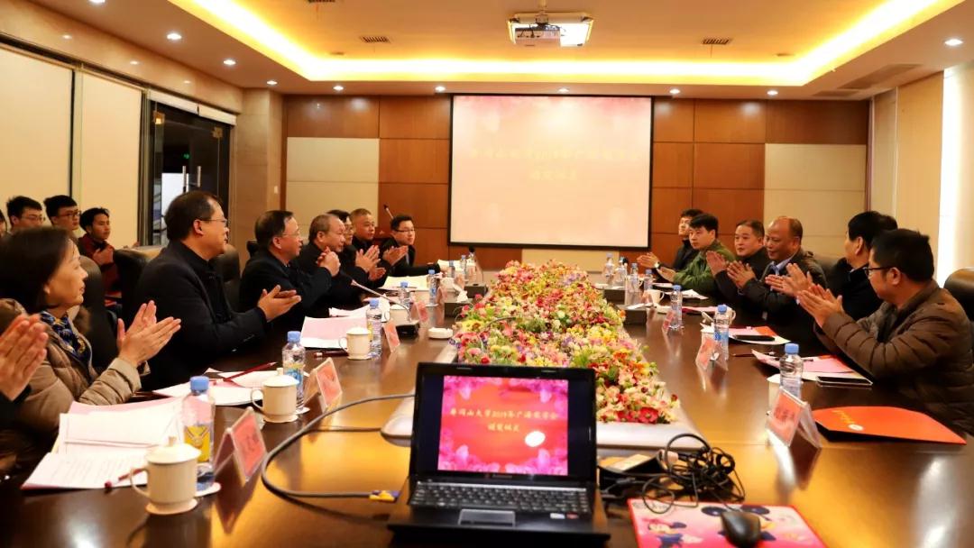 【廣源集團】井岡山大學(xué)頒發(fā)“首屆廣源獎學(xué)金”